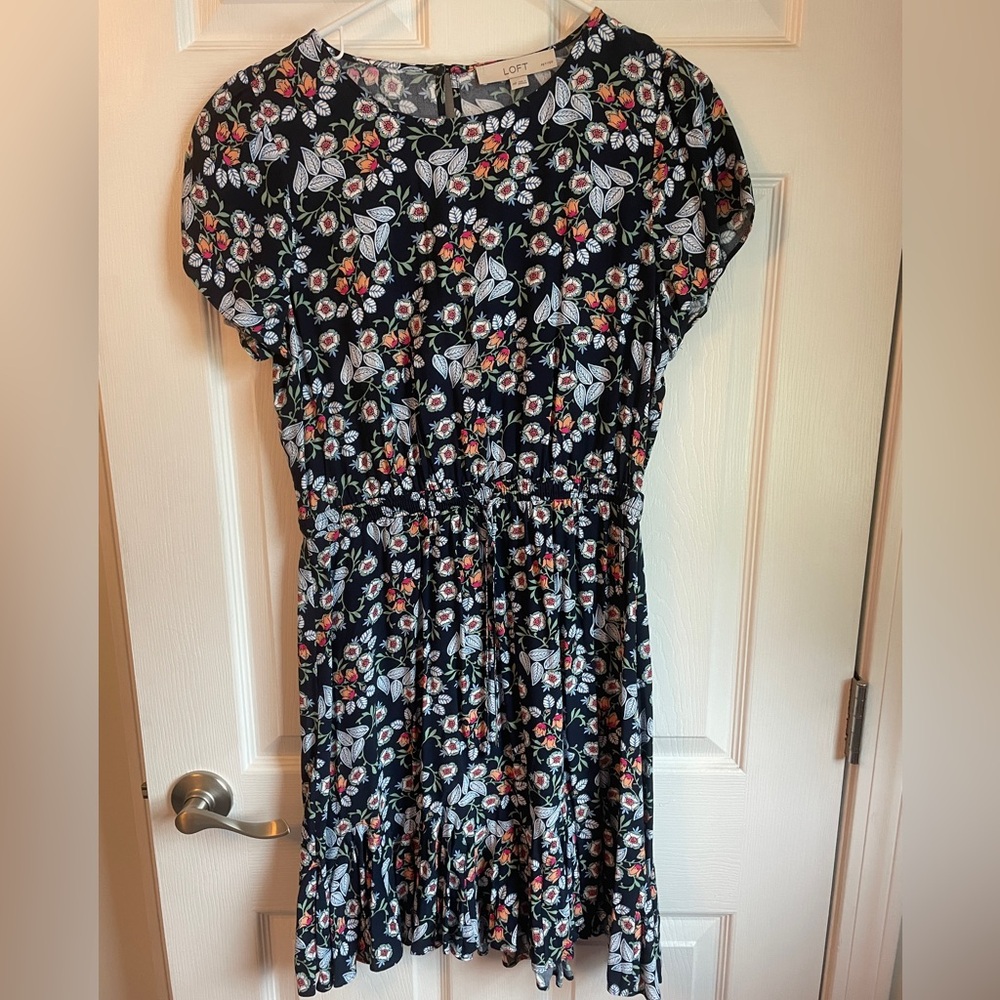Loft floral dress. New with tag. Size petite medium
